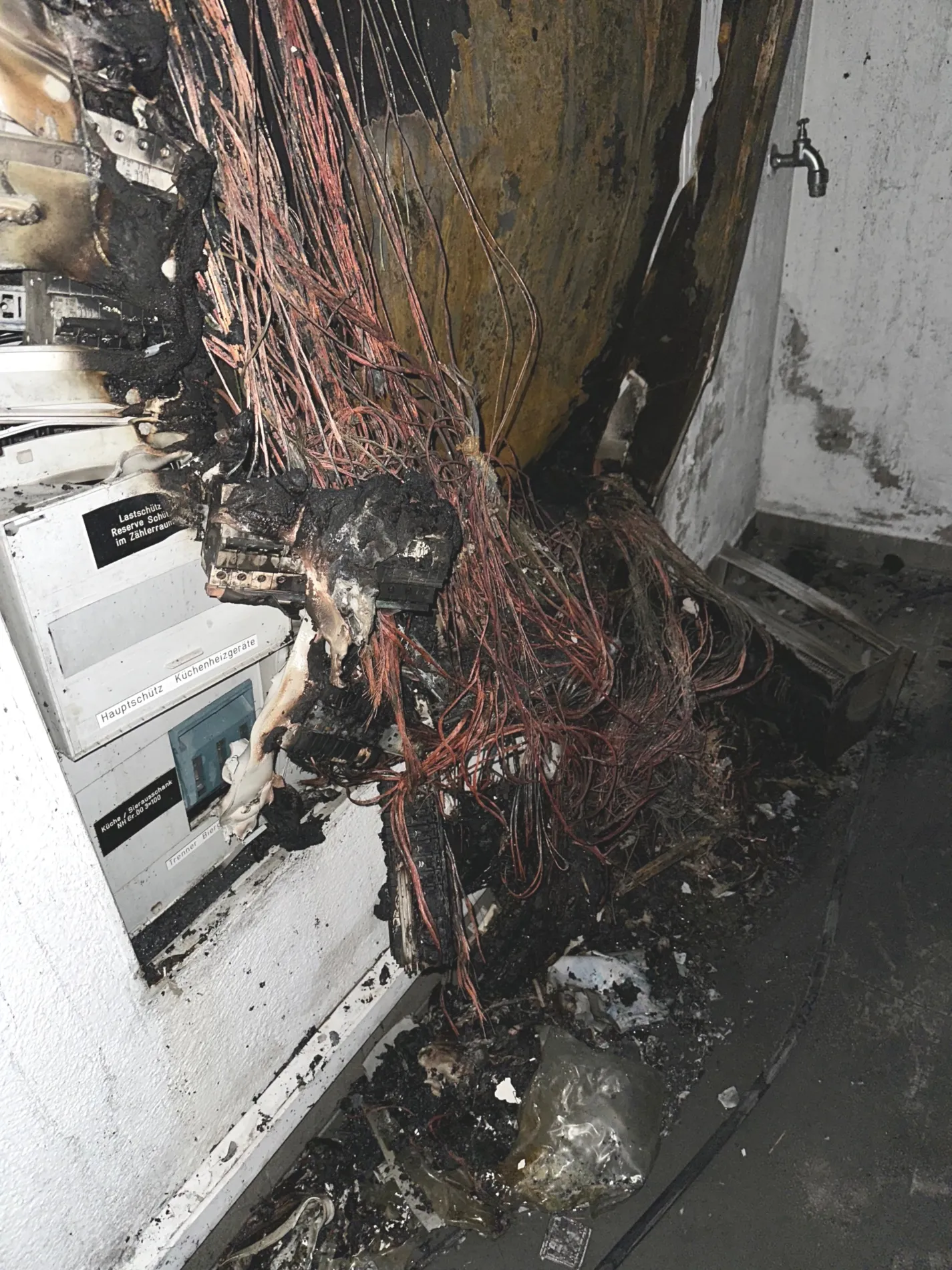 Brandschaden Verteiler vorher